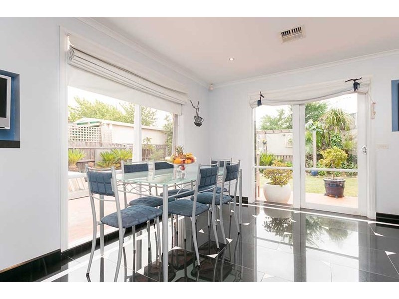 8 Gibney Close, Roxburgh Park VIC 3064