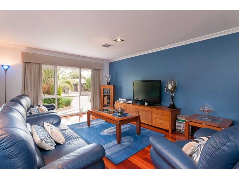 8 Gibney Close, Roxburgh Park VIC 3064