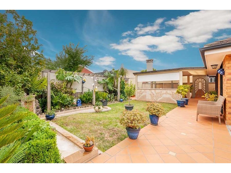 8 Gibney Close, Roxburgh Park VIC 3064