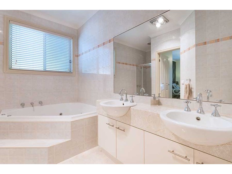 13 Marchmont Rise, Craigieburn VIC 3064