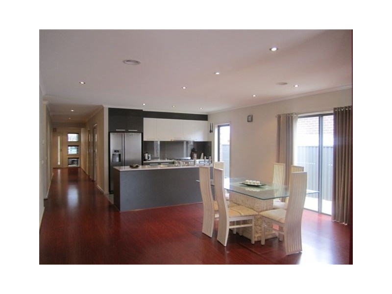 36 Gippsland Way, Craigieburn VIC 3064