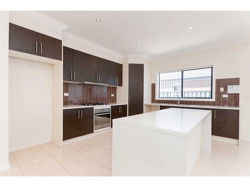 13 Wyperfield Avenue, Craigieburn VIC 3064