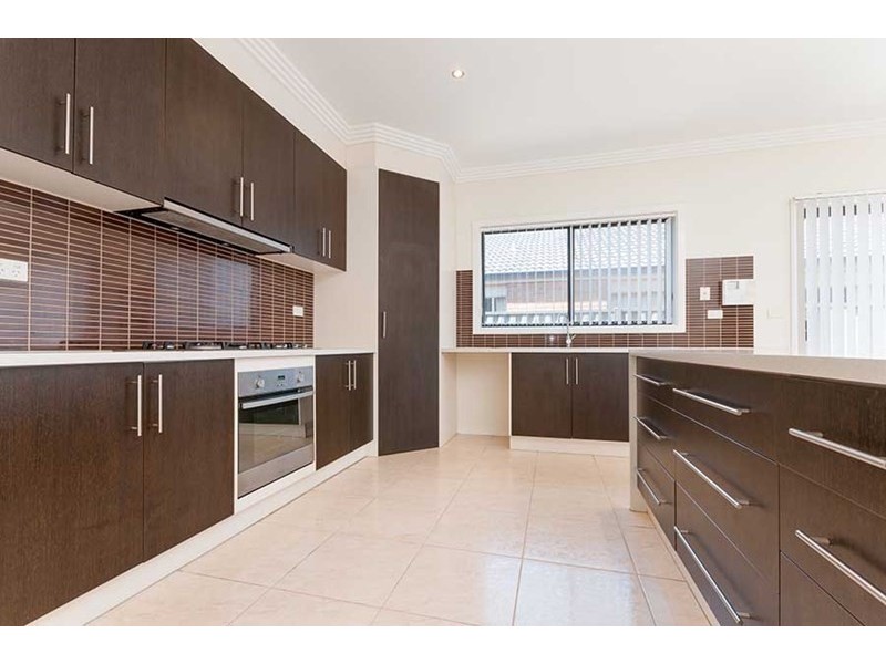 13 Wyperfield Avenue, Craigieburn VIC 3064