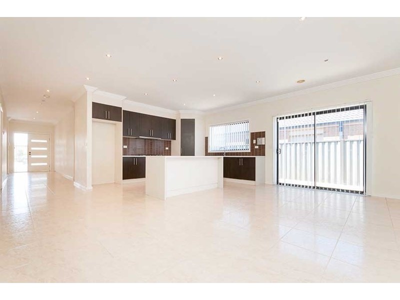 13 Wyperfield Avenue, Craigieburn VIC 3064