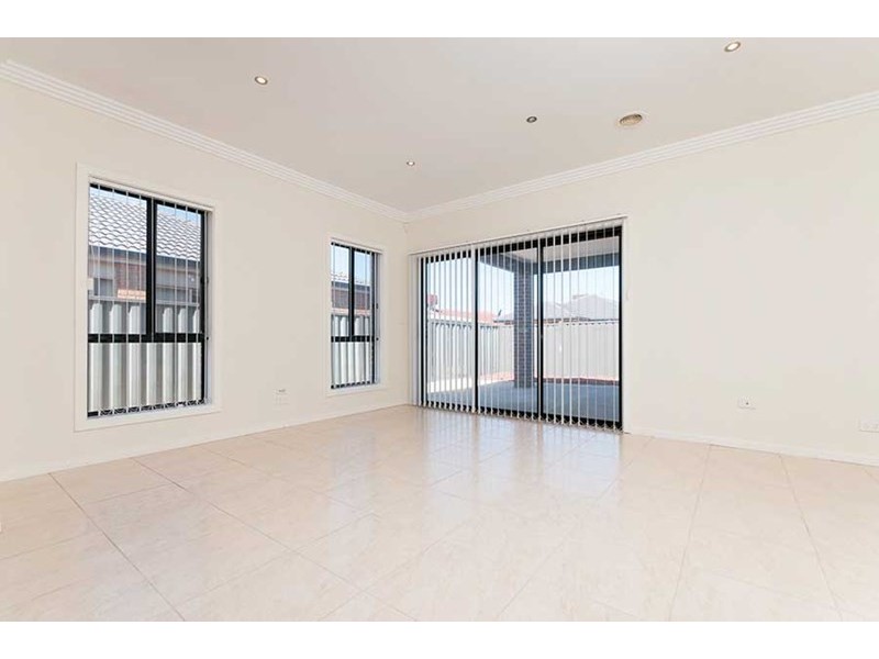 13 Wyperfield Avenue, Craigieburn VIC 3064