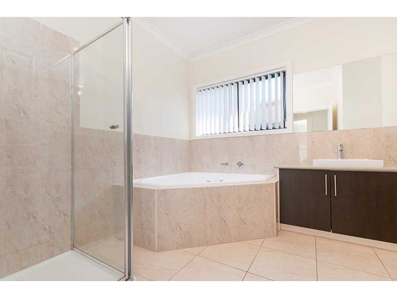 13 Wyperfield Avenue, Craigieburn VIC 3064