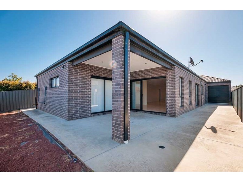 13 Wyperfield Avenue, Craigieburn VIC 3064