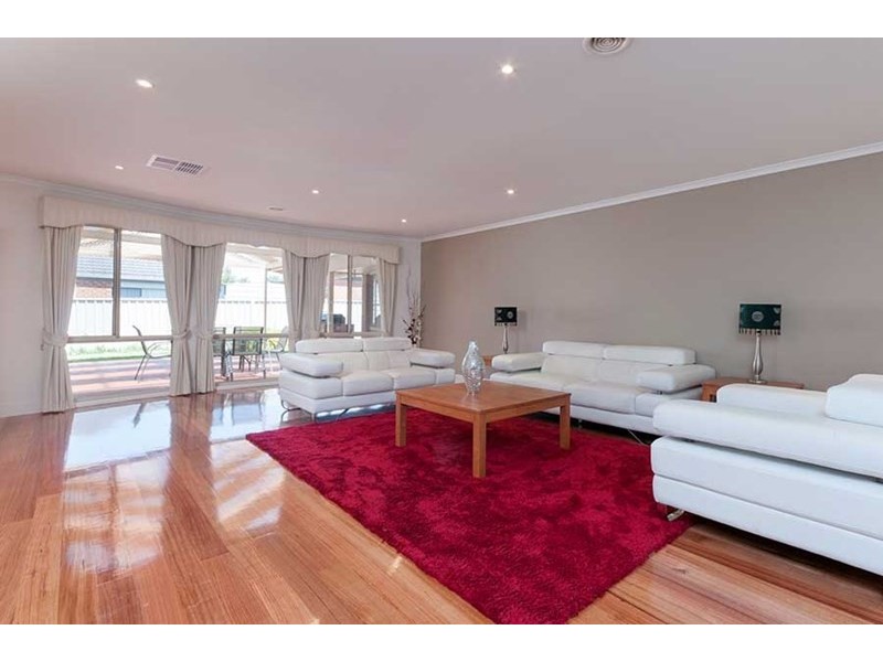 11 Ballybunion Avenue, Craigieburn VIC 3064