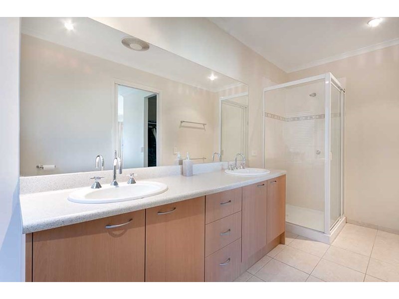 11 Ballybunion Avenue, Craigieburn VIC 3064