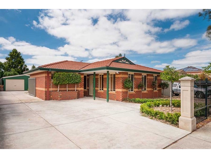 37 Yarcombe Crescent, Craigieburn VIC 3064