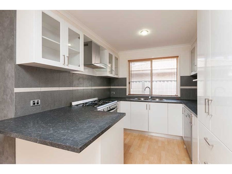 37 Yarcombe Crescent, Craigieburn VIC 3064