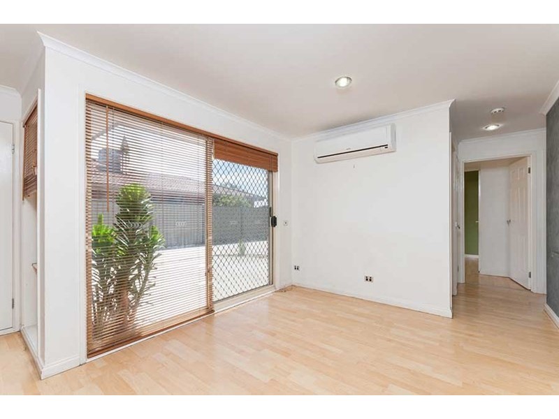 37 Yarcombe Crescent, Craigieburn VIC 3064