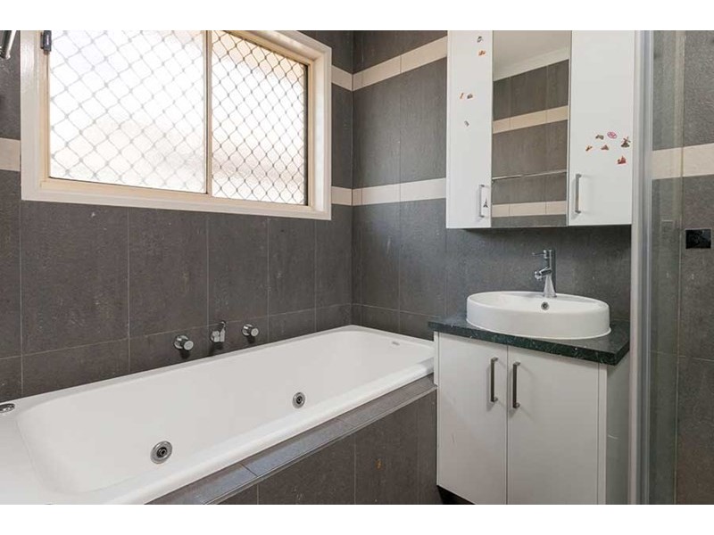 37 Yarcombe Crescent, Craigieburn VIC 3064