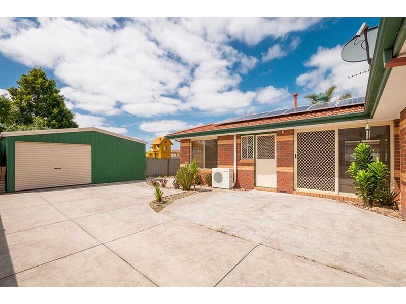 37 Yarcombe Crescent, Craigieburn VIC 3064