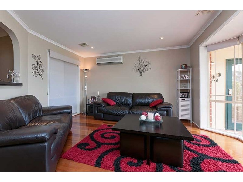 4 Swansea Court, Craigieburn VIC 3064