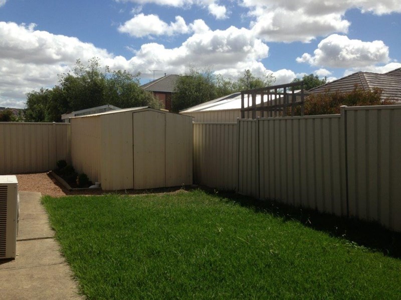 25 Woodlea Crescent, Craigieburn VIC 3064