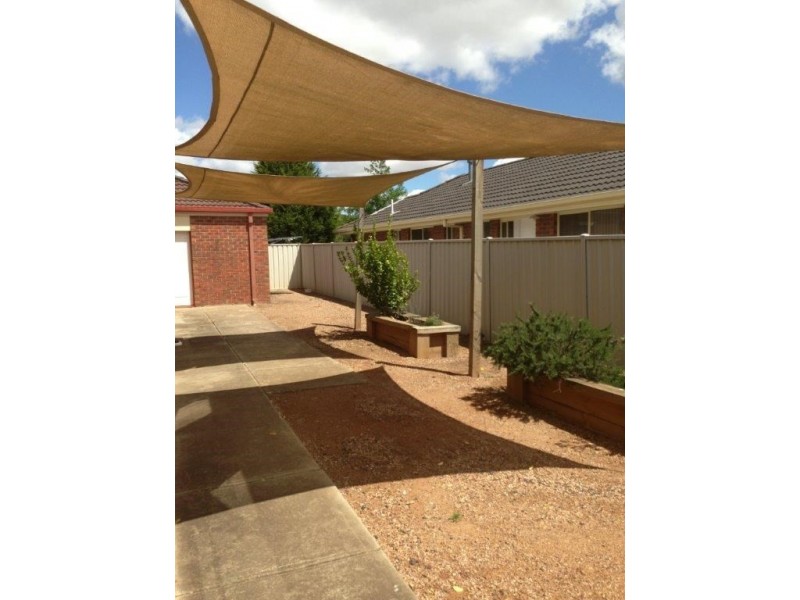 25 Woodlea Crescent, Craigieburn VIC 3064