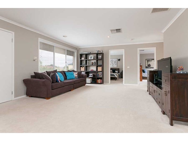 6 Green Hill Place, Craigieburn VIC 3064