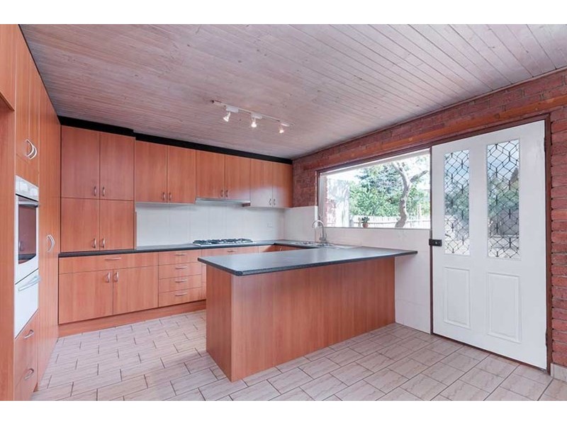 4 Travers Street, Thomastown VIC 3074