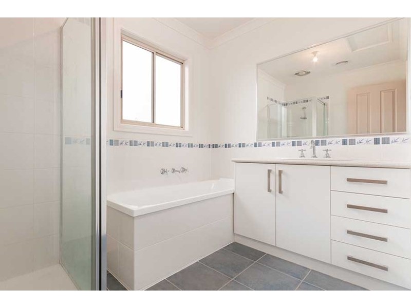 21 Swinburne Close, Craigieburn VIC 3064