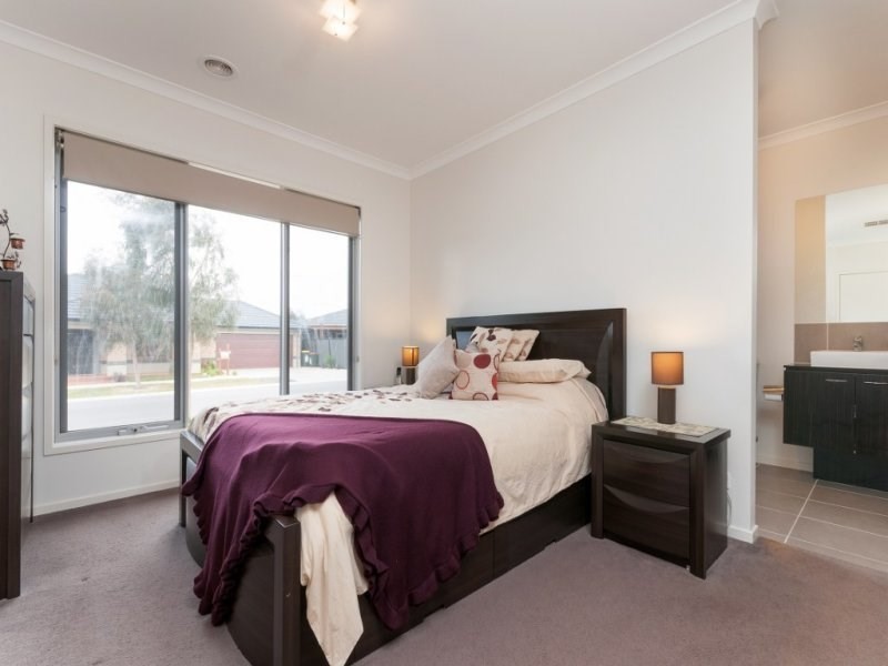 11 Eminence Way, Craigieburn VIC 3064