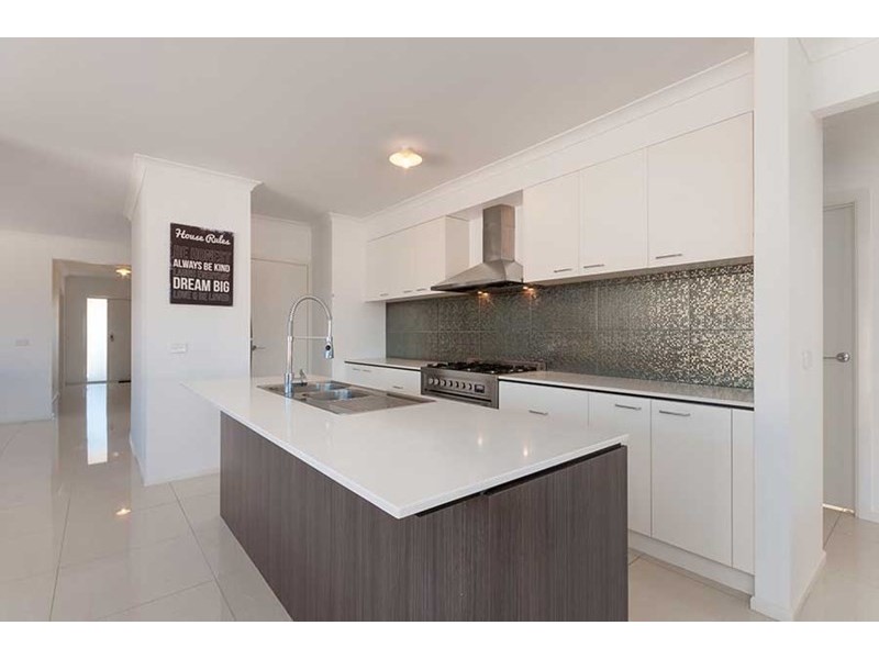 37 Daybreak Vista, Mickleham VIC 3064