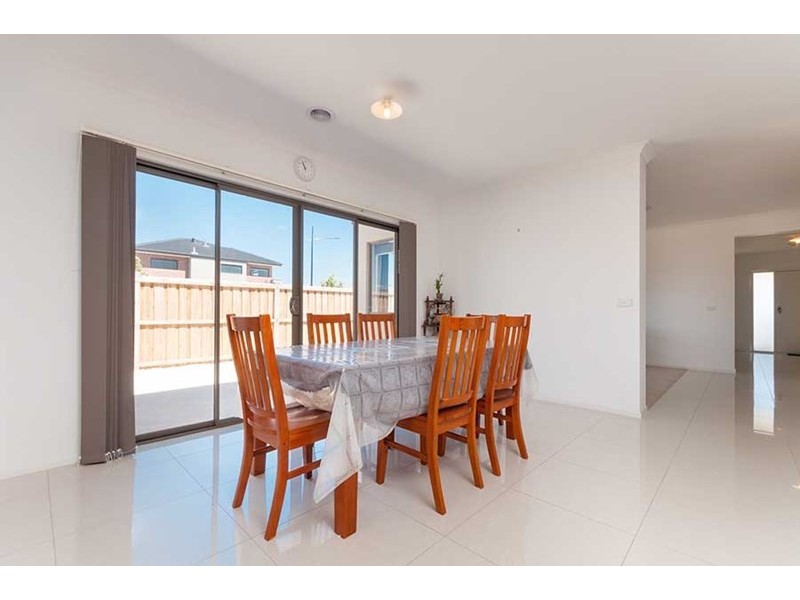 37 Daybreak Vista, Mickleham VIC 3064