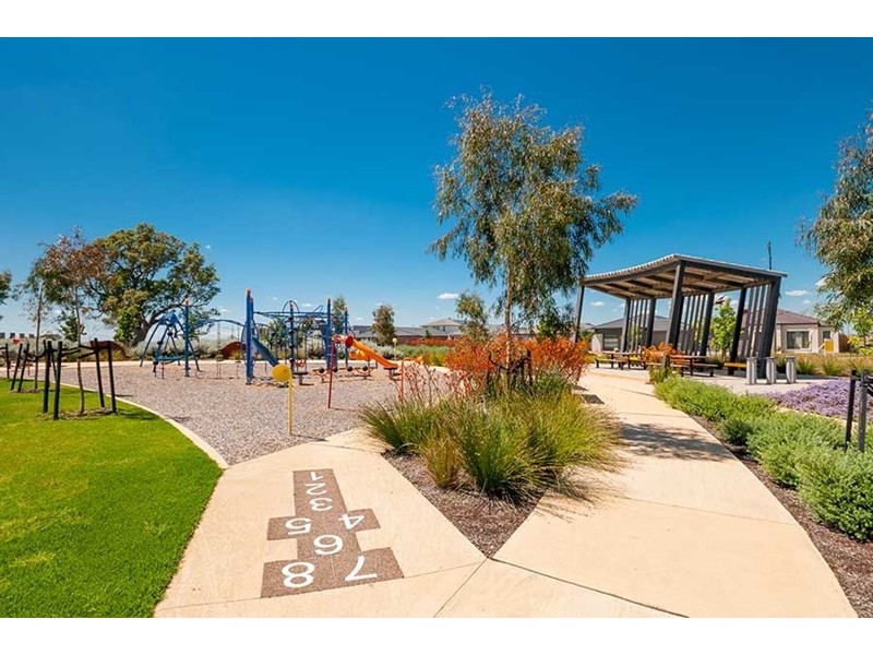 37 Daybreak Vista, Mickleham VIC 3064