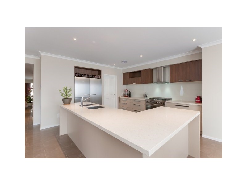 27 Cleveland Drive, Craigieburn VIC 3064