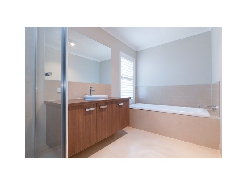 27 Cleveland Drive, Craigieburn VIC 3064