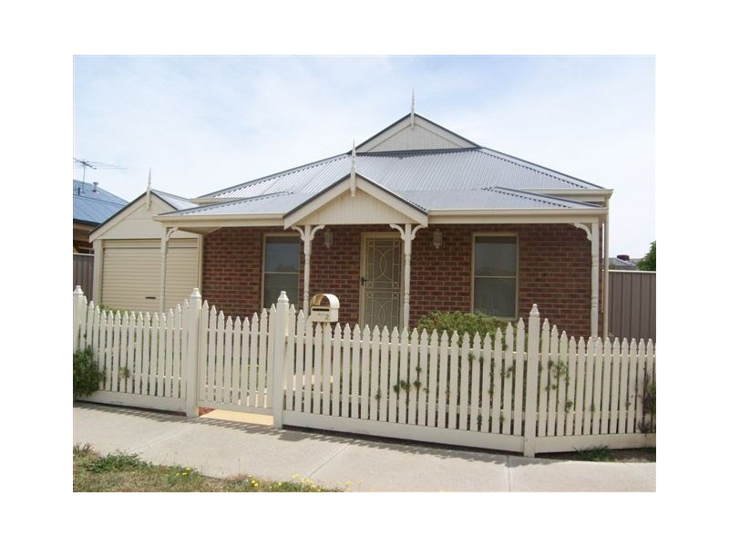 2 Avenel Gardens, Craigieburn VIC 3064