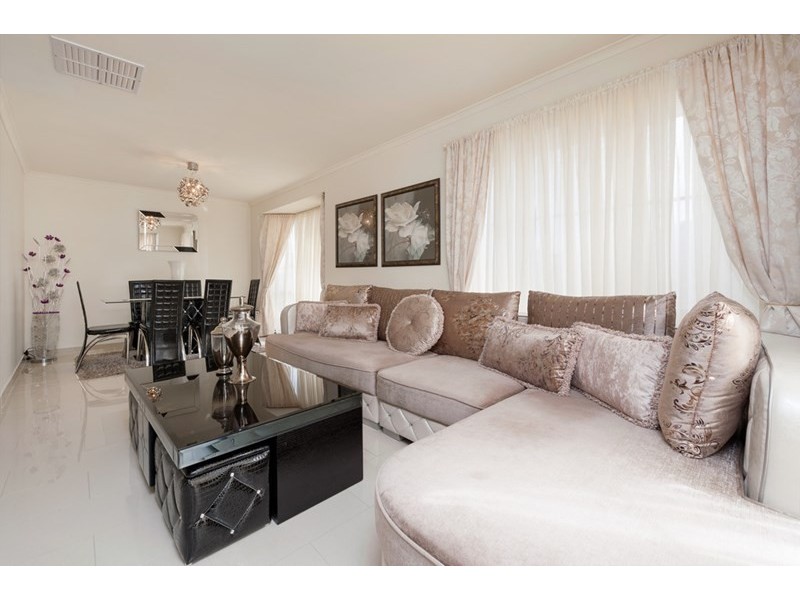 38 Farnborough Avenue, Craigieburn VIC 3064