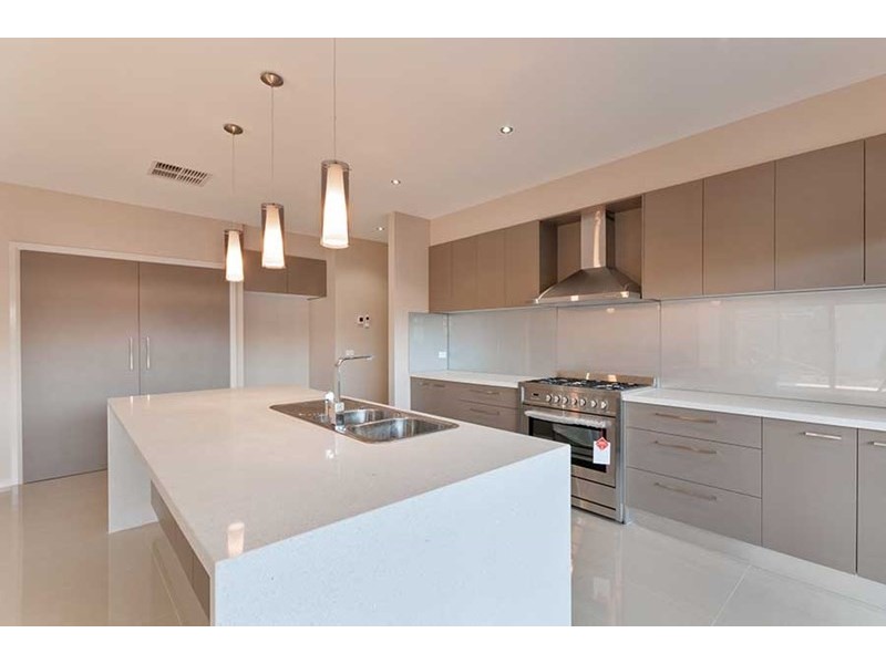 28 Falkland Road, Craigieburn VIC 3064