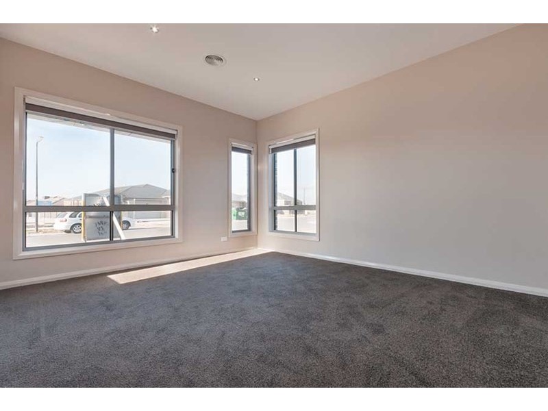 28 Falkland Road, Craigieburn VIC 3064