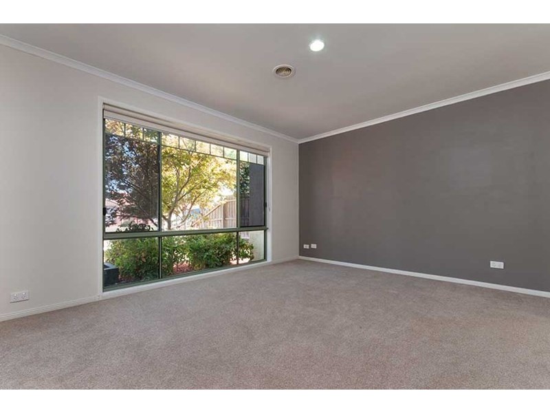 4 Alberton Avenue, Roxburgh Park VIC 3064