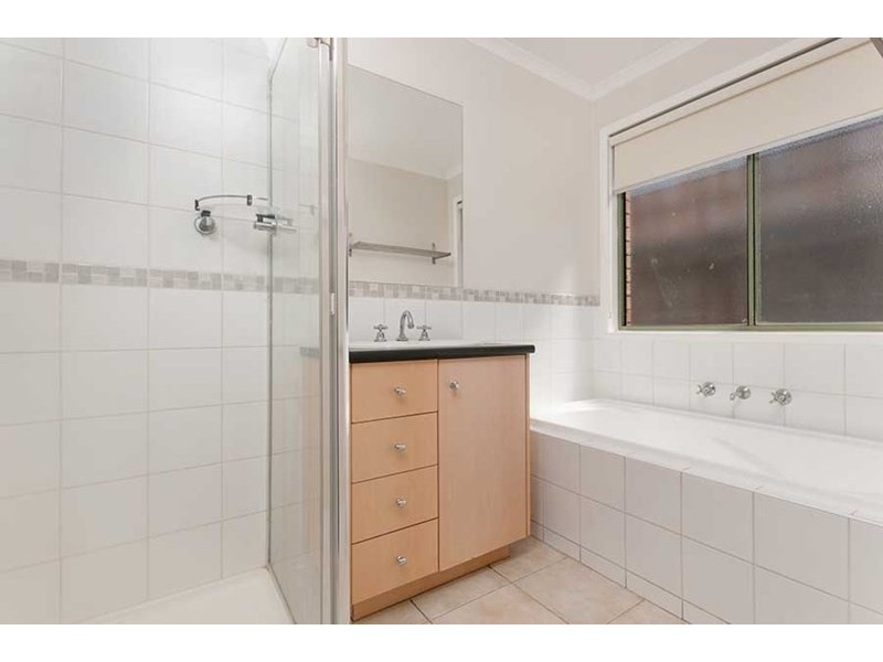 4 Alberton Avenue, Roxburgh Park VIC 3064