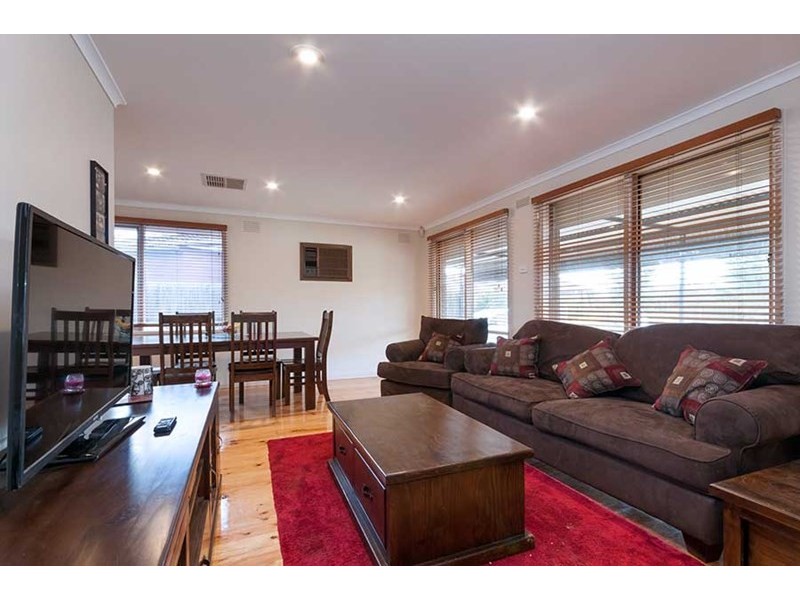 10 Trollaby Close, Gladstone Park VIC 3043