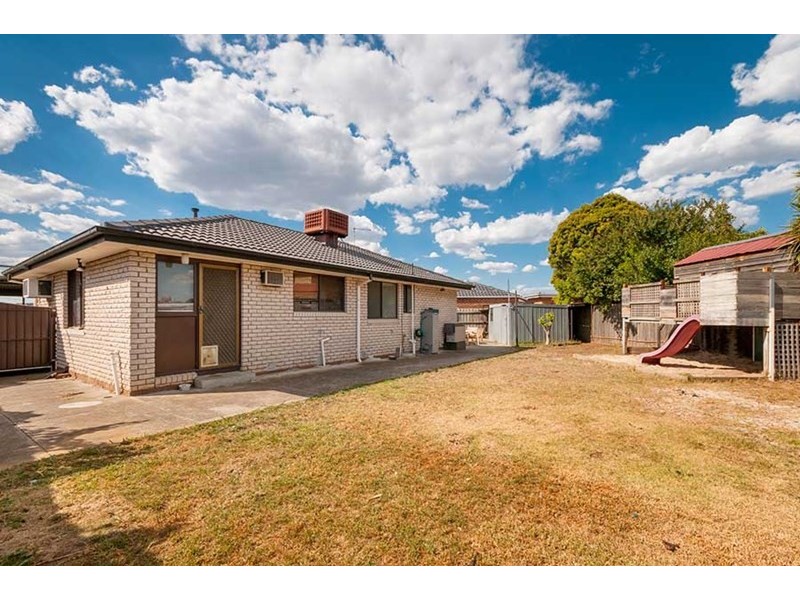 10 Trollaby Close, Gladstone Park VIC 3043