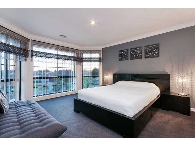 16 Johnson Court, Roxburgh Park VIC 3064