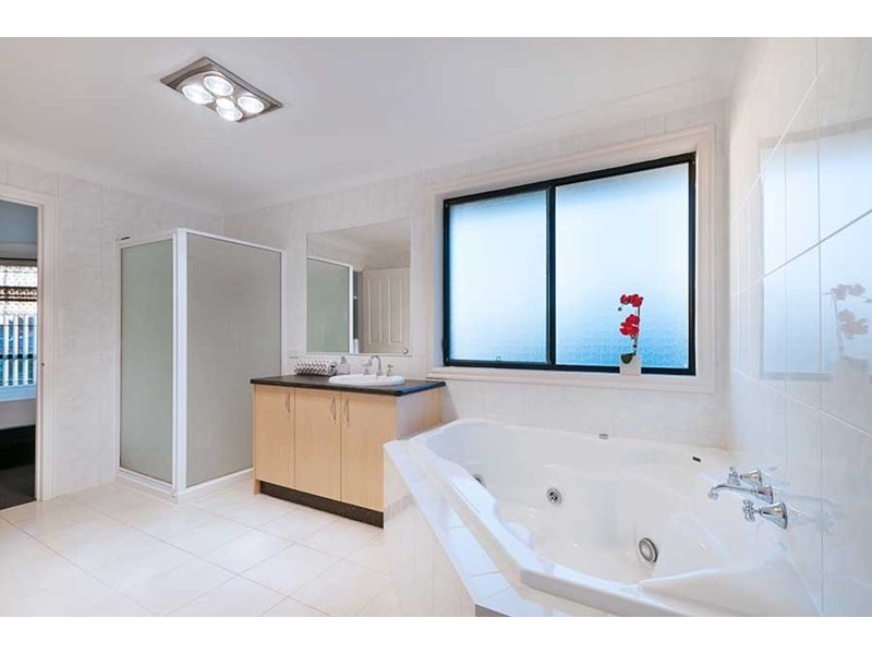 16 Johnson Court, Roxburgh Park VIC 3064