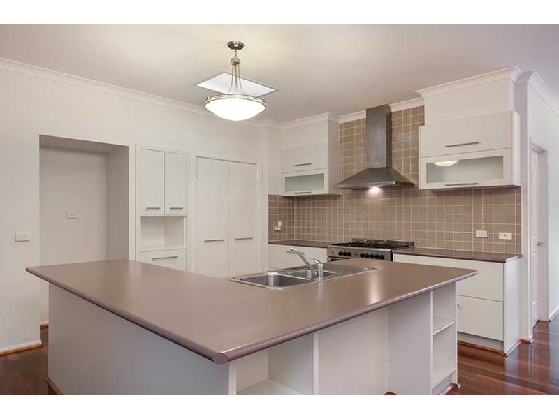 11 Eagleview Way, Craigieburn VIC 3064