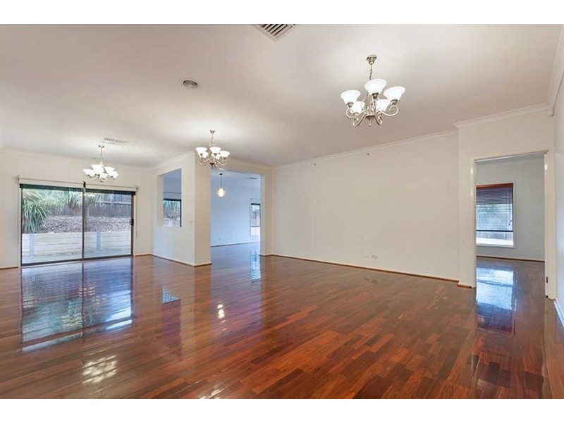 11 Eagleview Way, Craigieburn VIC 3064