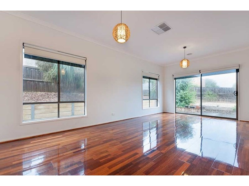 11 Eagleview Way, Craigieburn VIC 3064