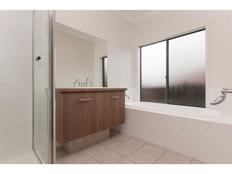 11 Eagleview Way, Craigieburn VIC 3064