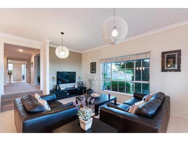 15 Parkside Rise, Craigieburn VIC 3064