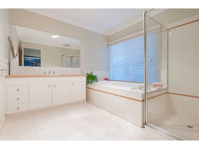 15 Parkside Rise, Craigieburn VIC 3064