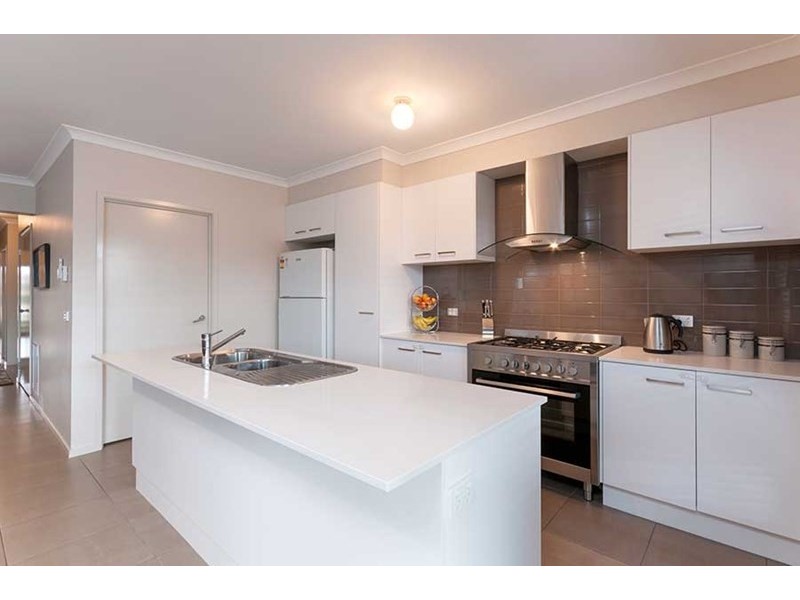 24 Viewside Crescent, Craigieburn VIC 3064