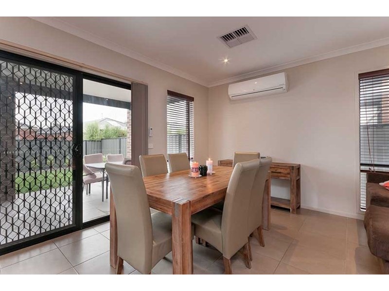 24 Viewside Crescent, Craigieburn VIC 3064