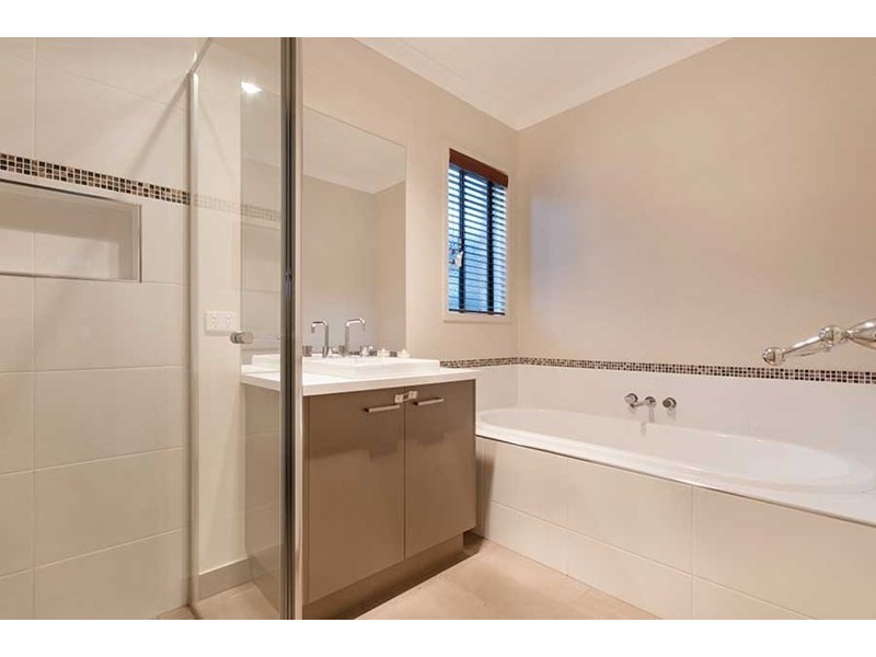 24 Viewside Crescent, Craigieburn VIC 3064