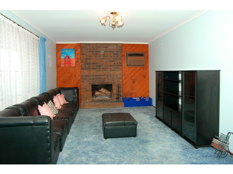 35 Bainbridge Close, Craigieburn VIC 3064